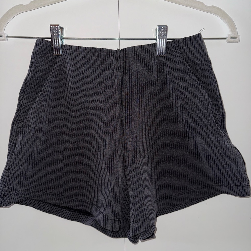 LULULEMON RIBBED SOFTSTREME HIGH RISE SHORT 2”